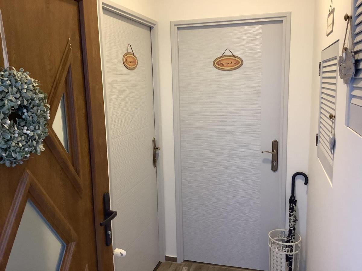 Ezuest Boroka Apartman Eger Buitenkant foto