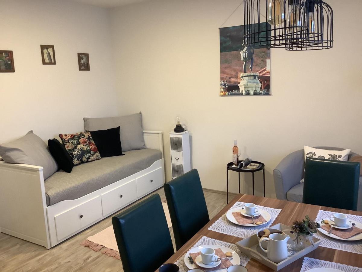 Ezuest Boroka Apartman Eger Buitenkant foto