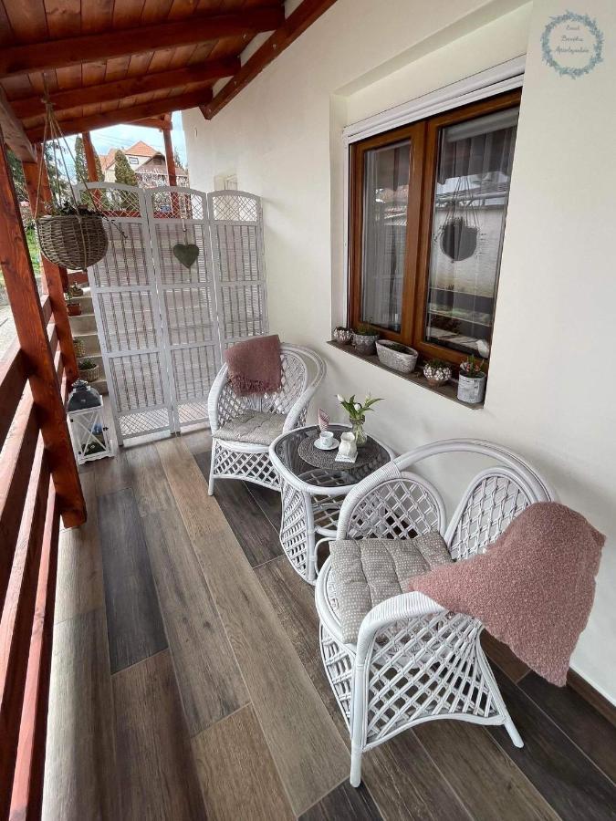 Ezuest Boroka Apartman Eger Buitenkant foto