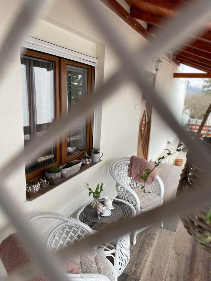 Ezuest Boroka Apartman Eger Buitenkant foto