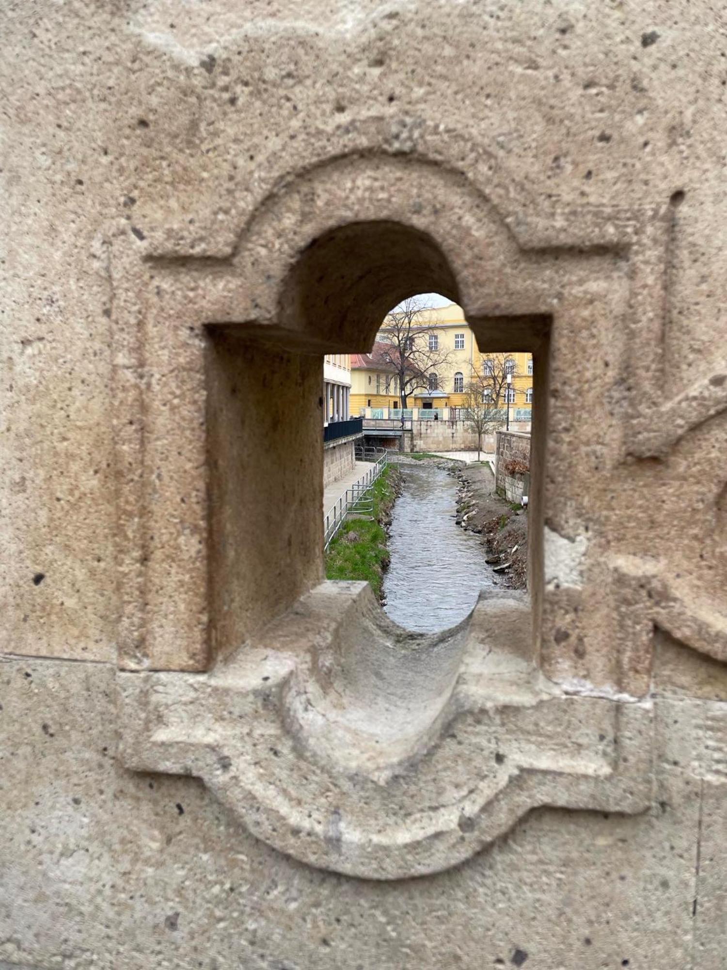 Ezuest Boroka Apartman Eger Buitenkant foto