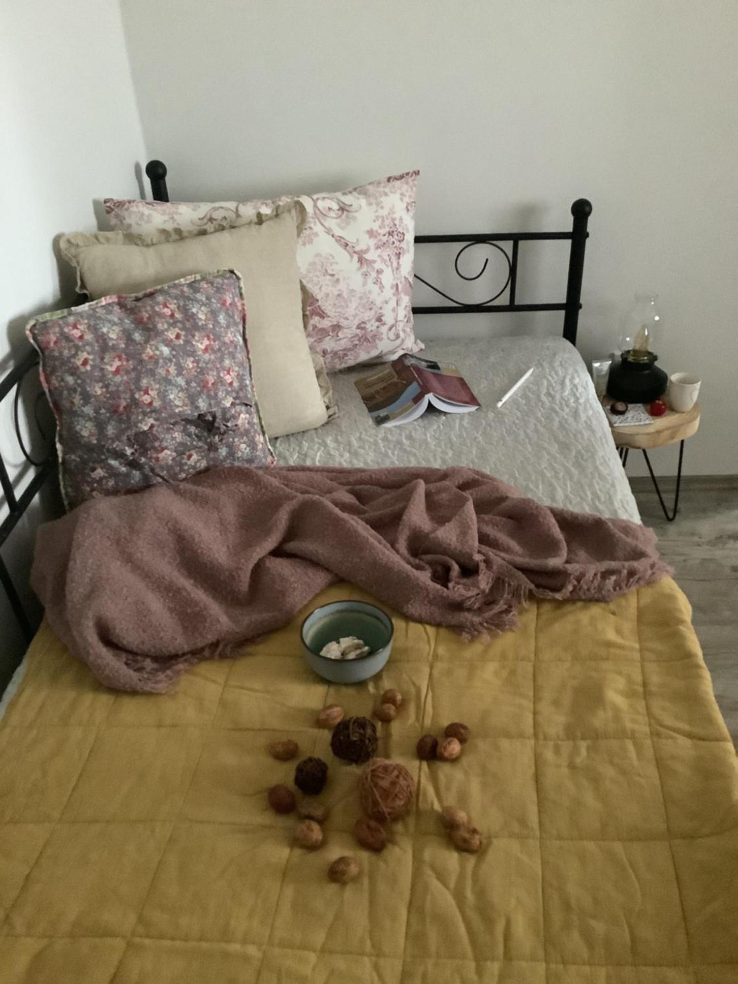 Ezuest Boroka Apartman Eger Buitenkant foto